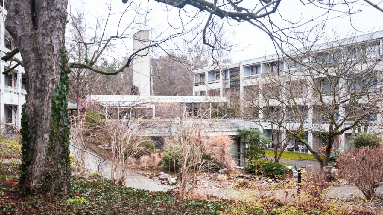 Das Alterszentrum Zum Wasserturm bietet seinen Bewohnenden hochmodern vernetzte Zimmer.