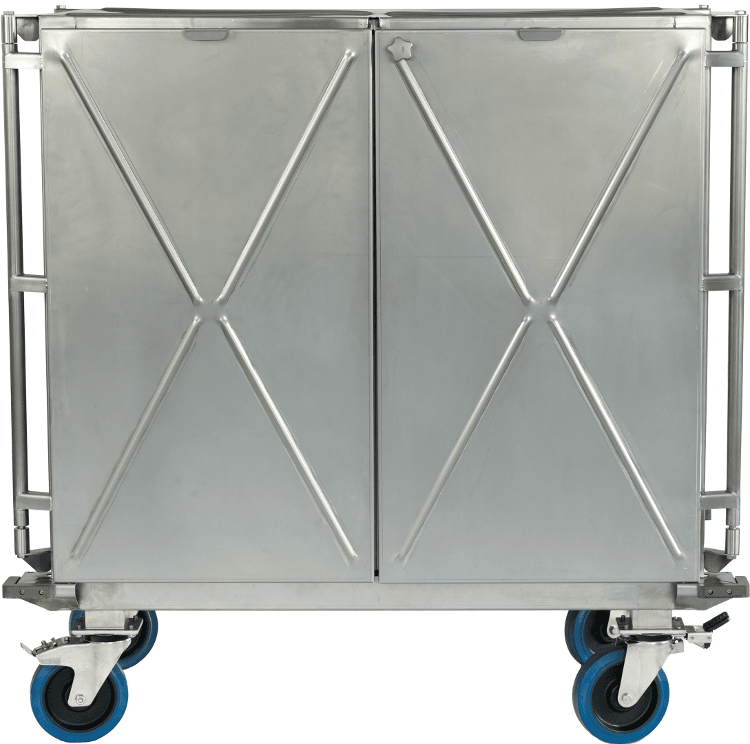 Ein großer Aufbewahrungswagen aus silberfarbenem Metall mit zwei geschlossenen Türen, blauen Rollen und einer X-förmigen Verstärkung an der Vorderseite.