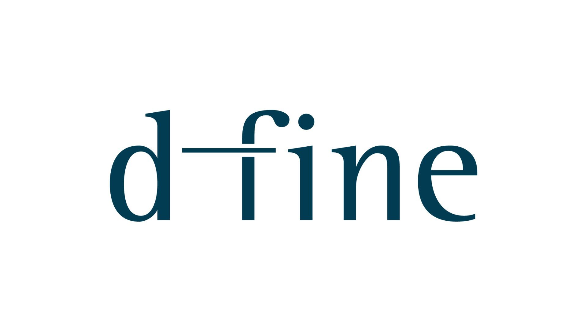Das Bild zeigt das Wort „d-fine“ in dunkelblauen Kleinbuchstaben, wobei eine horizontale Linie die Oberkante des „d“ und des „f“ verbindet. Der Hintergrund ist weiß.