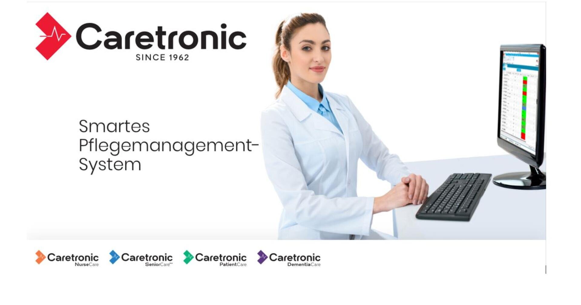 Eine Frau in einem weißen Laborkittel sitzt an einem Schreibtisch mit einem Computer, auf dem ein Managementsystem angezeigt wird. Auf der linken Seite erscheinen das Caretronic-Logo und der Text Smartes Pflegemanagement-System. Am unteren Rand sind verschiedene Caretronic-Produktlogos zu sehen.