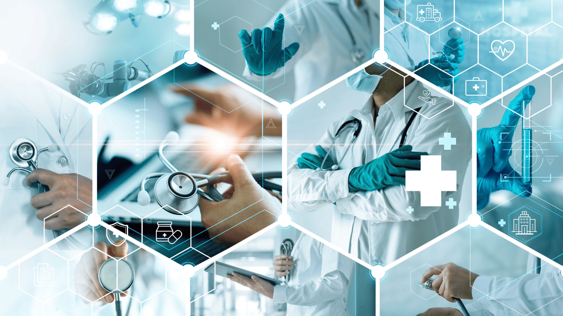 Collage von Ärzten in weißen Kitteln und Handschuhen, die Stethoskope halten, mit Symbolen aus dem Gesundheitswesen und Grafiken aus der digitalen Medizintechnik, die das Bild überlagern und moderne Medizin und Innovationen im Gesundheitswesen darstellen.