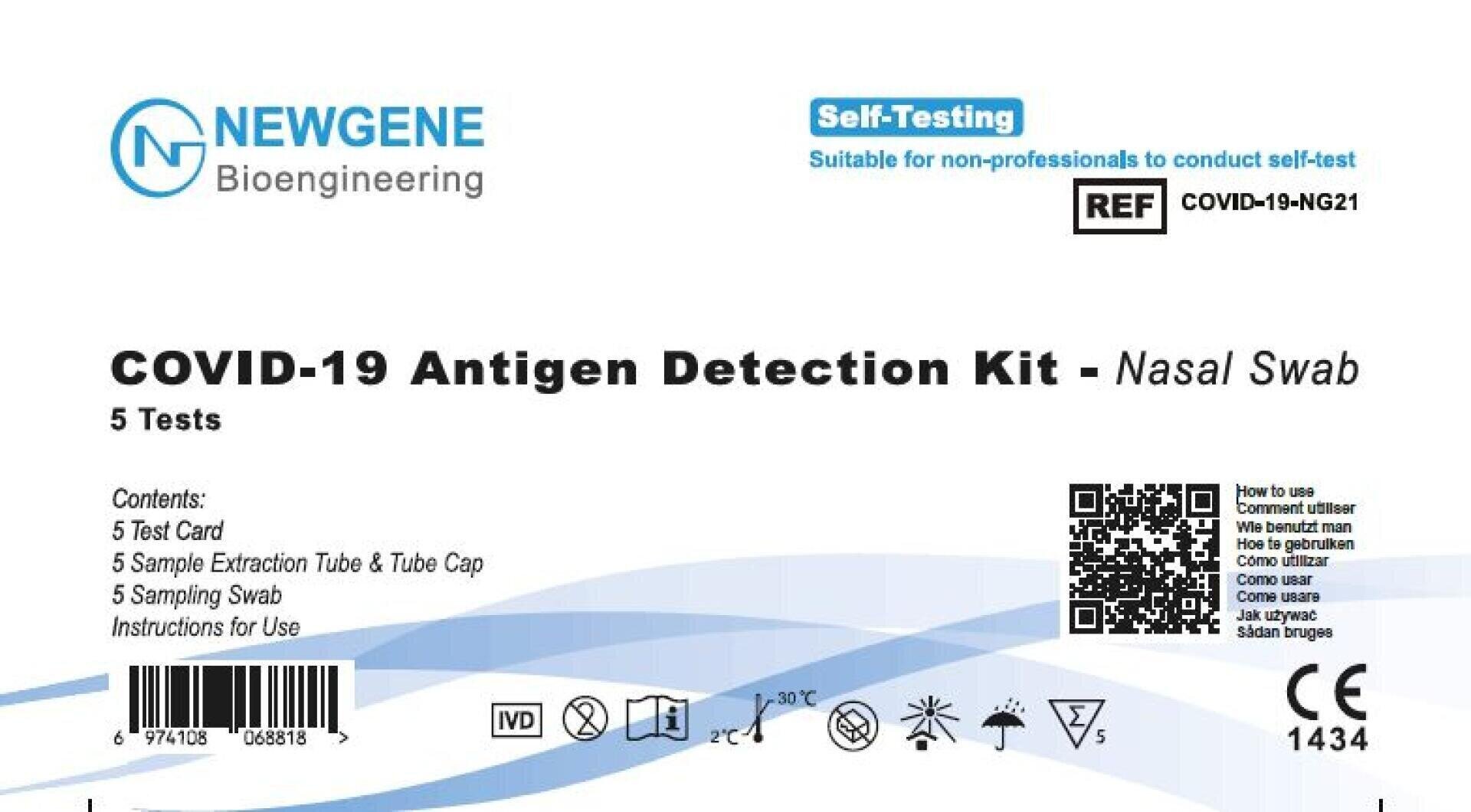 Ein COVID-19 Antigen-Nachweis-Kit - Nasenabstrich-Box von NEWGENE Bioengineering für Selbsttests. Die Verpackung enthält Symbole, Anweisungen, einen QR-Code und blauen Text, der angibt, dass 5 Tests enthalten sind.