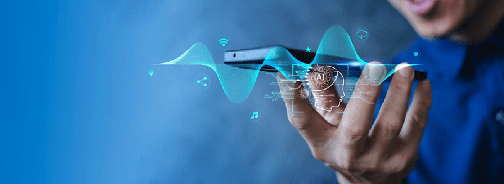 Eine Person hält ein Smartphone in der Hand und spricht hinein, wobei digitale Schallwellen und KI-Symbole die Spracherkennungstechnologie und künstliche Intelligenz veranschaulichen.