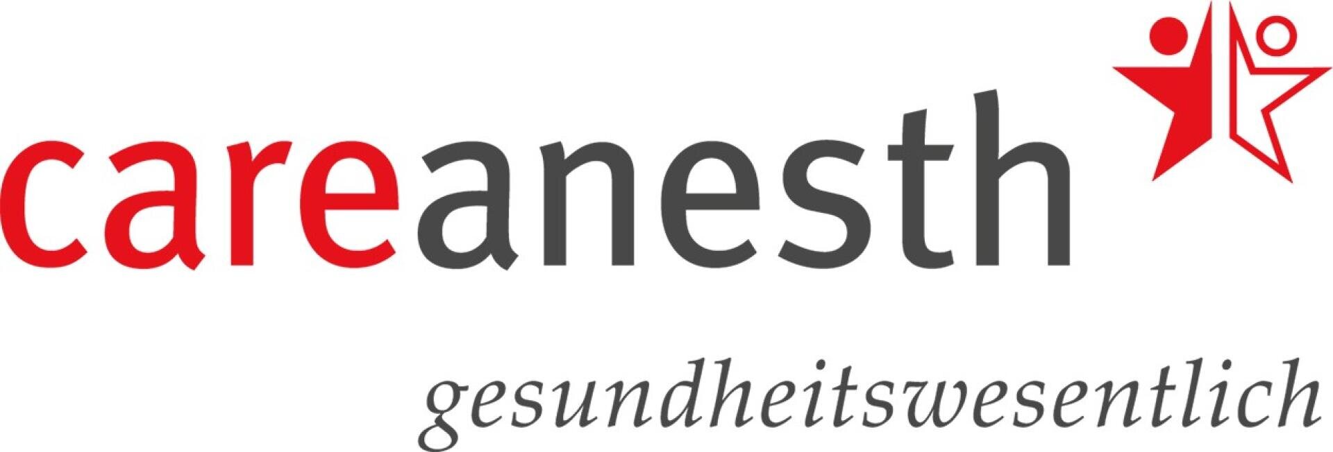 Logo mit dem Wort careanesth mit care in rot und anesth in grau, dazu ein rotes Symbol mit zwei abstrakten menschlichen Figuren und einem Stern, darüber der graue kursive Text gesundheitswesentlich.
